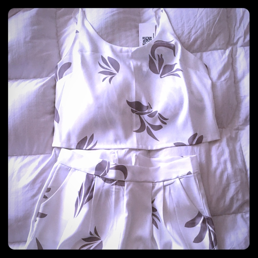 White floral pants suit w/ matching cropped tank